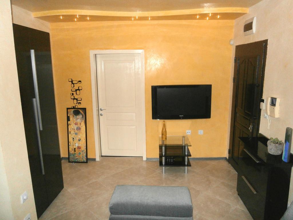 Art Apartment Kiril And Metodi Square 布尔加斯 外观 照片
