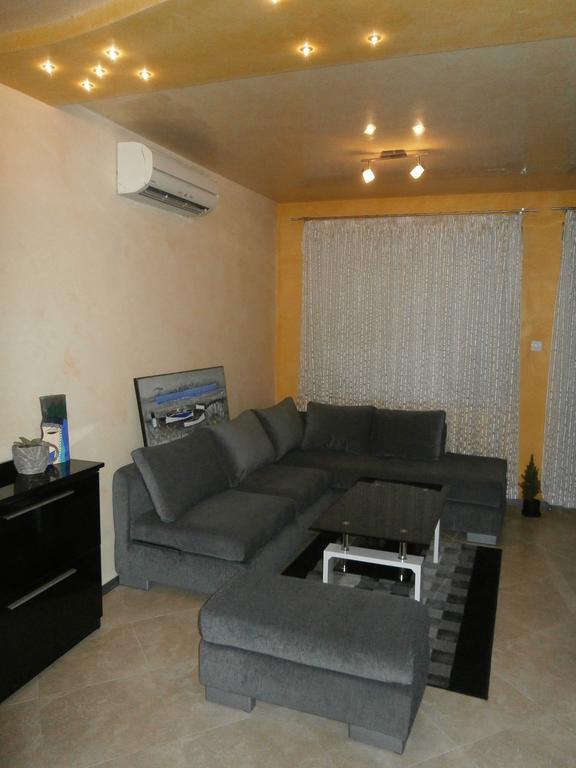 Art Apartment Kiril And Metodi Square 布尔加斯 客房 照片